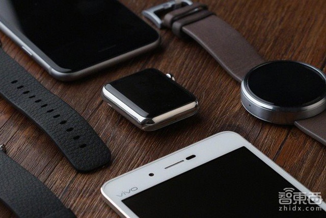 重量级比拼:Apple Watch对比Moto 360