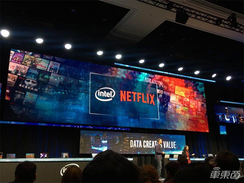 英特尔秀双屏可折叠PC神器!移动处理器Tiger Lake首亮相,第三代至强今年见