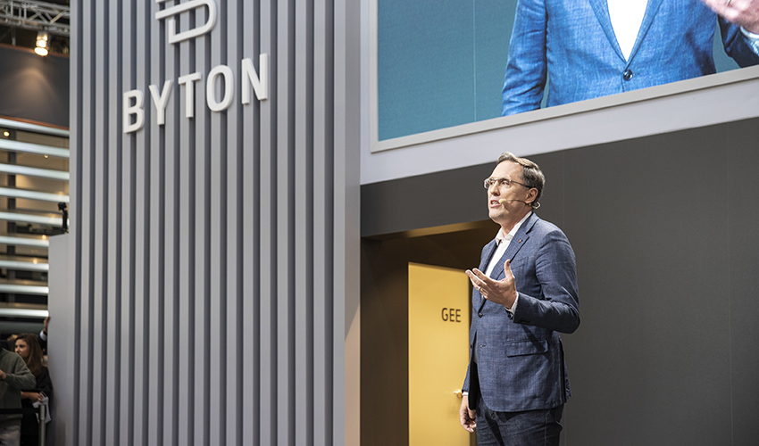 拜腾首款量产车亮相法兰克福车展 CEO戴雷详解新造车出海计划