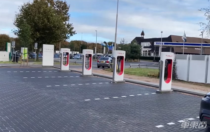 特斯拉充电桩向第三方开放，输出功率仅有峰值功率50%
