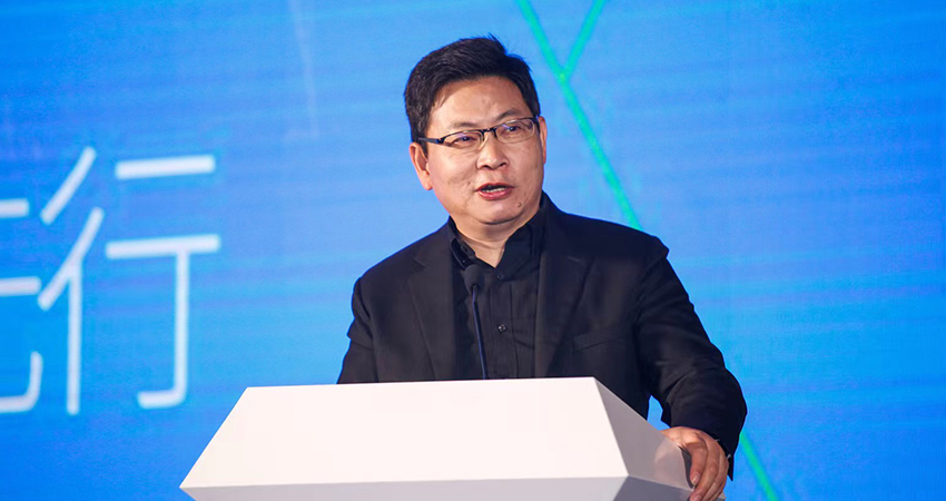 余承东喊话车企:比亚迪稳了,其他人想活跟华为走!