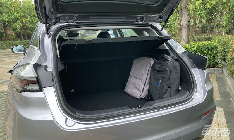 雨天试驾吉利几何C：L2级自动驾驶表现亮眼，综合续航可达440公里