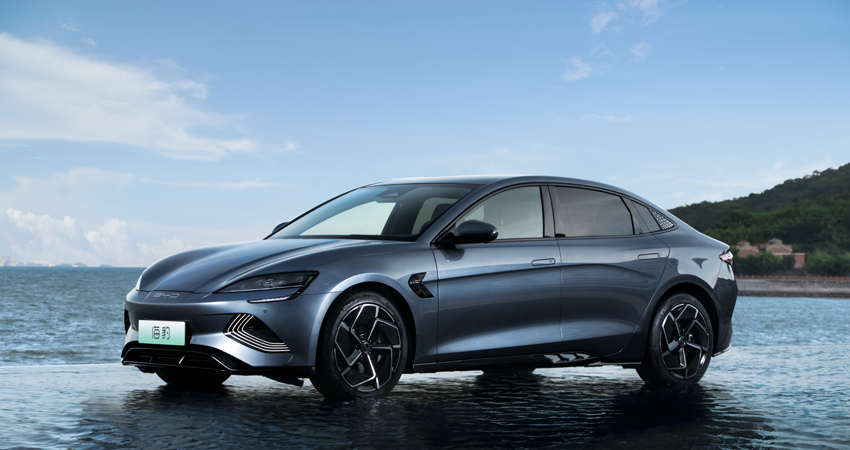 比亚迪版“Model 3”上市！20万起售，买它还是特斯拉？