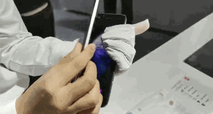 三星推了12款的“万元”翻盖机!今天变成折叠屏5G手机