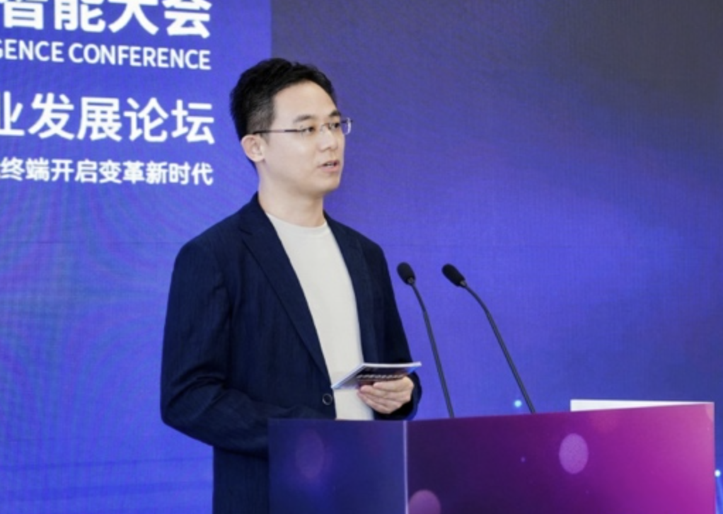 AI眼镜大决战已到？对话9位操盘手和专家真相：蛋糕分得心慌慌