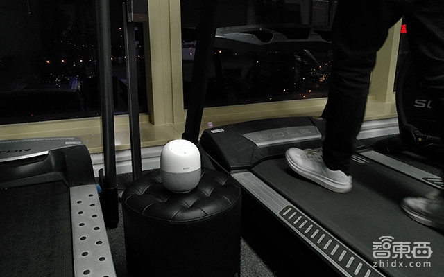 发力人工智能 DOSS打造了一款可移动智能音箱