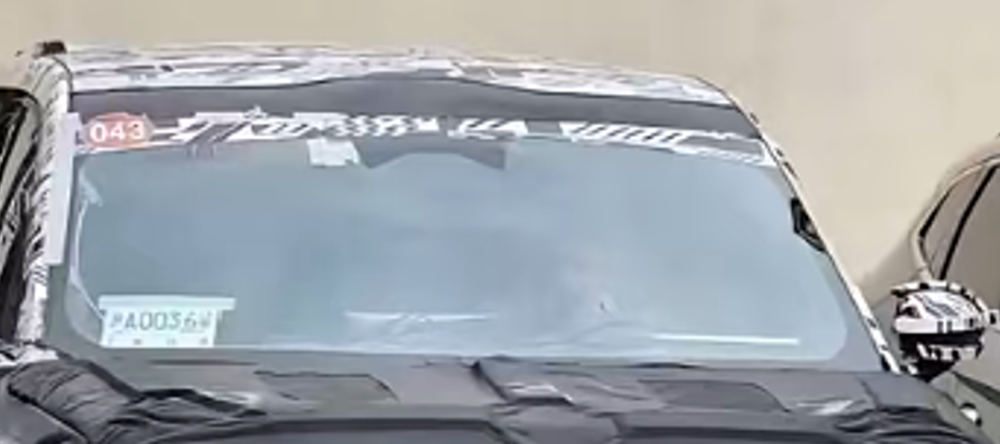 小米第三款车要来了！雷军胡峥楠亲赴新疆试车，多张谍照曝光