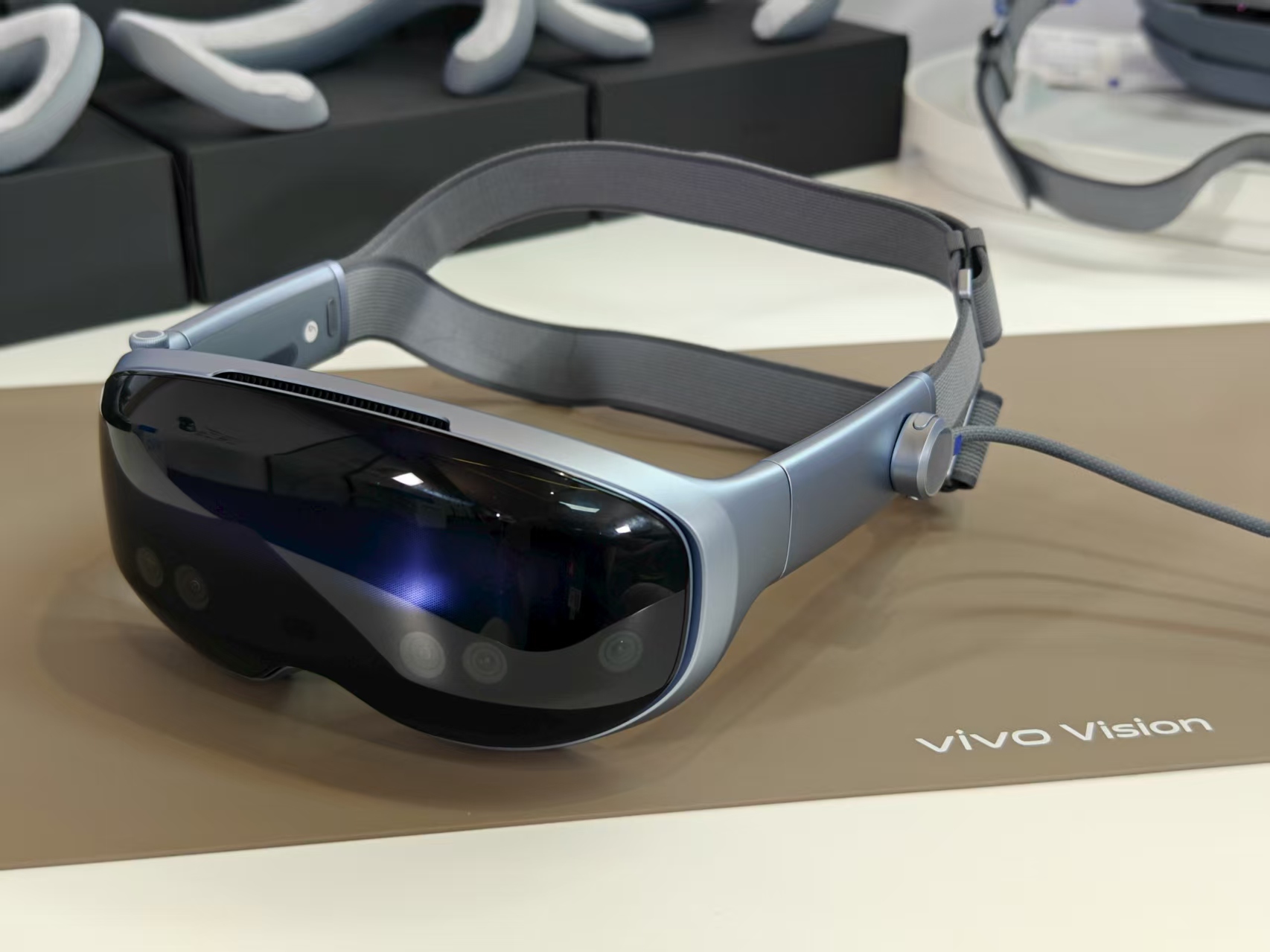 vivo Vision首发深度体验：像素级对标苹果，定价决定杀伤力