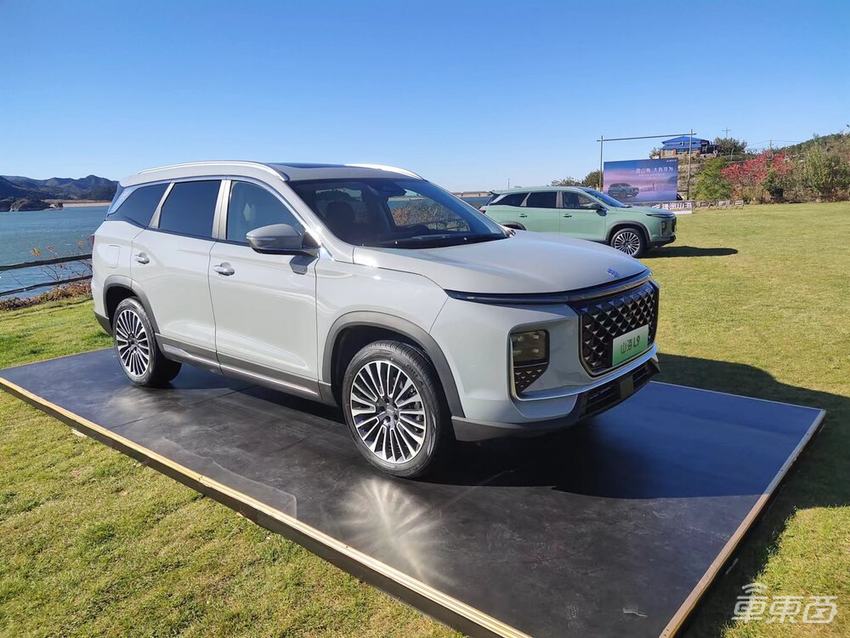 捷途山海L9静态体验：标配8155芯片，空间表现良好