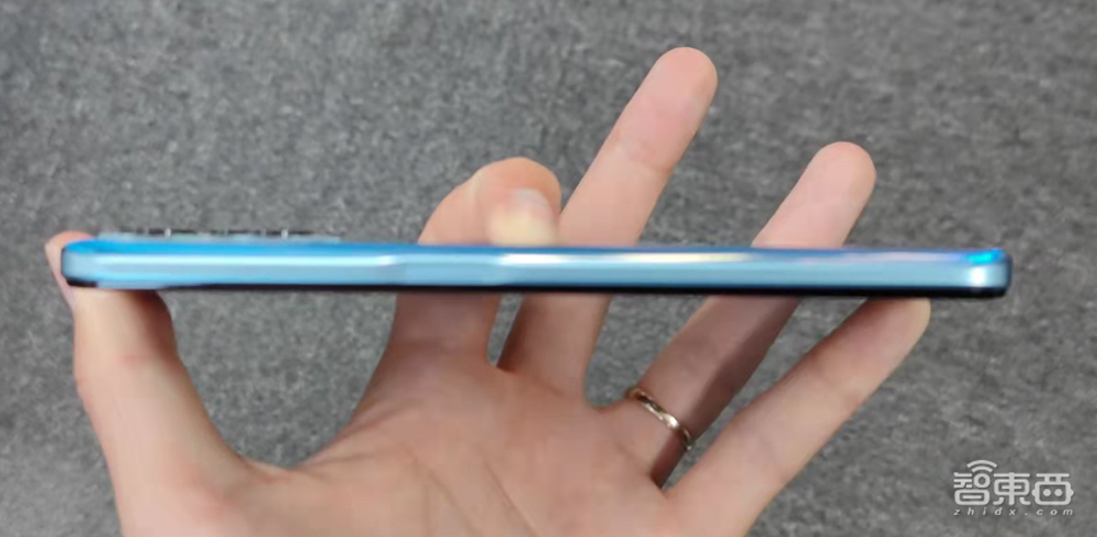 realme真我V25首发体验:中端芯骁龙695潜力不小,潮酷设计抢眼