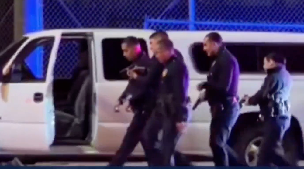 Waymo无人车闯入重案现场！距离警方枪口仅数米