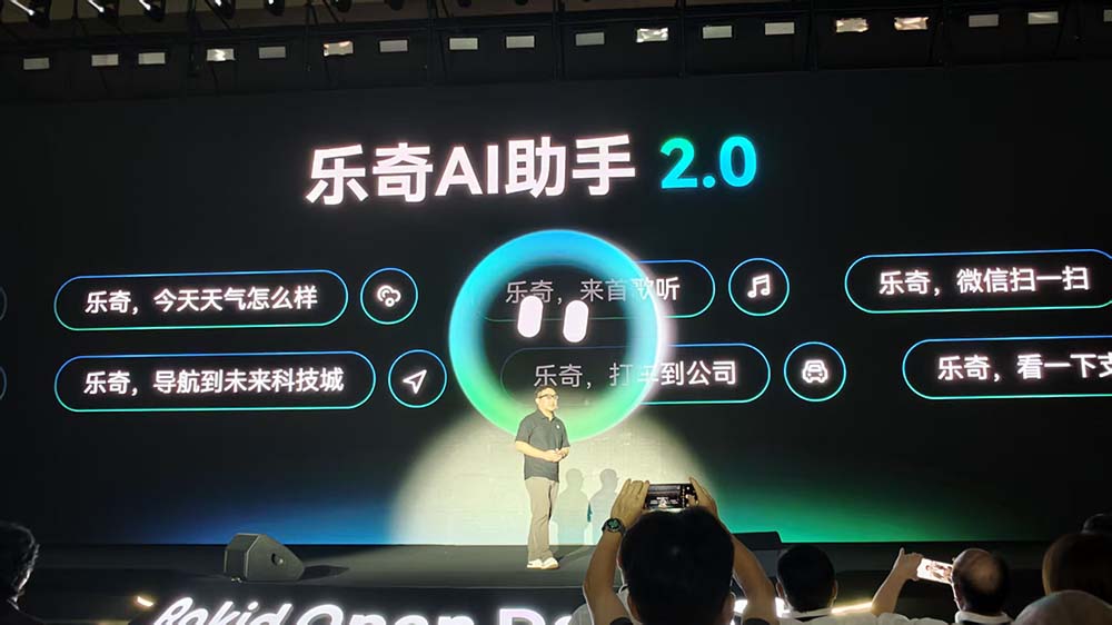 刚刚,全球第一个能同时扫微信和支付宝的AI眼镜,诞生了