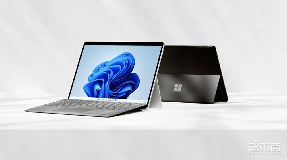 微软又造双屏折叠手机!打游戏绝了,连推8大新品,玩法连苹果也服