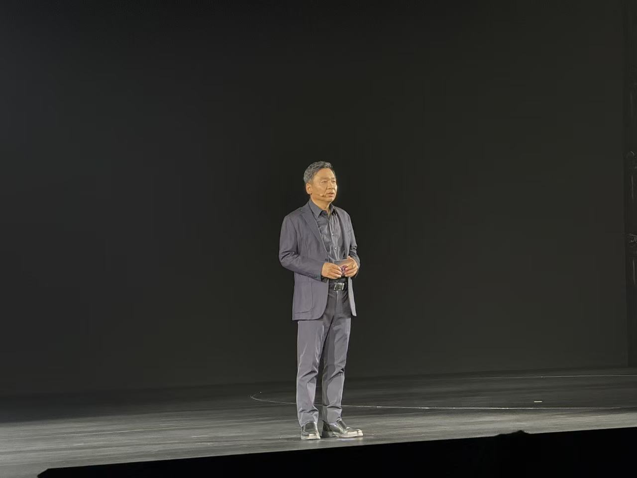 余承东重磅剧透:鸿蒙智行首款MPV要来了!全新享界S9 30.98万开卖