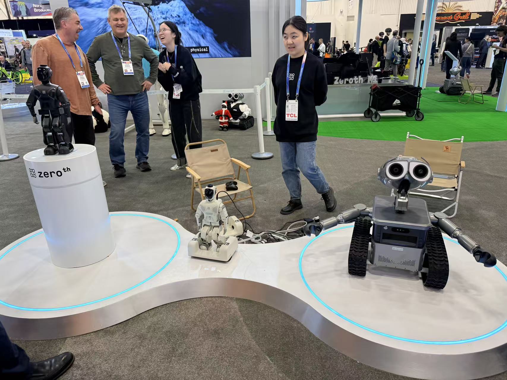 中國人形機器人霸場CES！智元宇樹眾擎全明星天團都來了