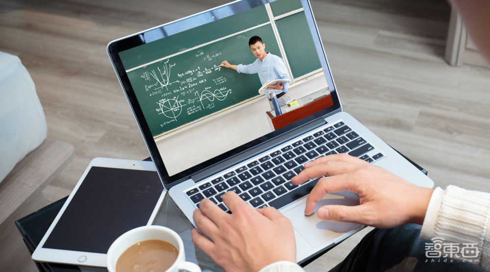 巨頭涌進(jìn)教育硬件，華為字節(jié)杠上訊飛步步高