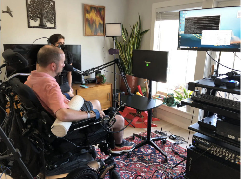 讓漸凍癥患者實(shí)時(shí)對(duì)話、“哼唱”旋律！美國(guó)高校腦機(jī)接口新進(jìn)展，延遲僅10ms