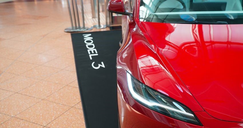 特斯拉10月第三周交付8100辆新车,新款Model 3开始交付