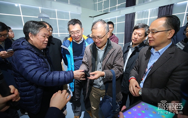 折叠手机、AR音箱、工业VR、医疗影像······联想全方位秀“黑科技”