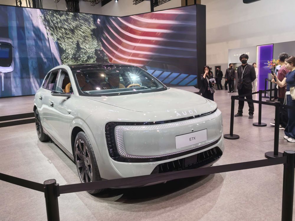 史上最大北京车展开幕！车企狠卷大三排SUV，舱驾融合、Agent上车成新趋势