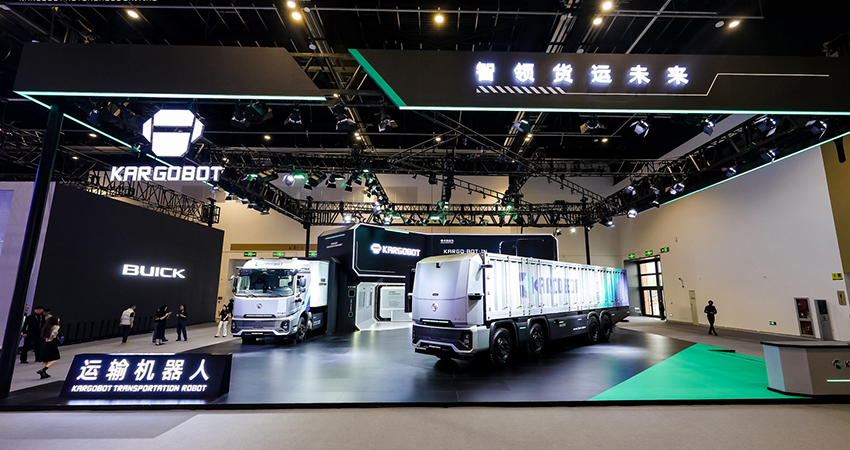 卡尔动力公布L4货运“全栈方案”！取消驾驶舱，引入世界模型