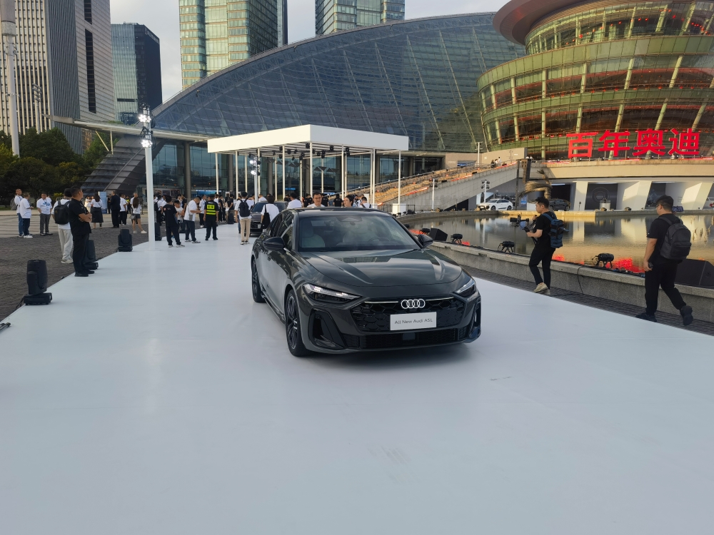 一汽奥迪连发两车!均上车华为智驾,纯电SUV Q6L e-tron34.88万起