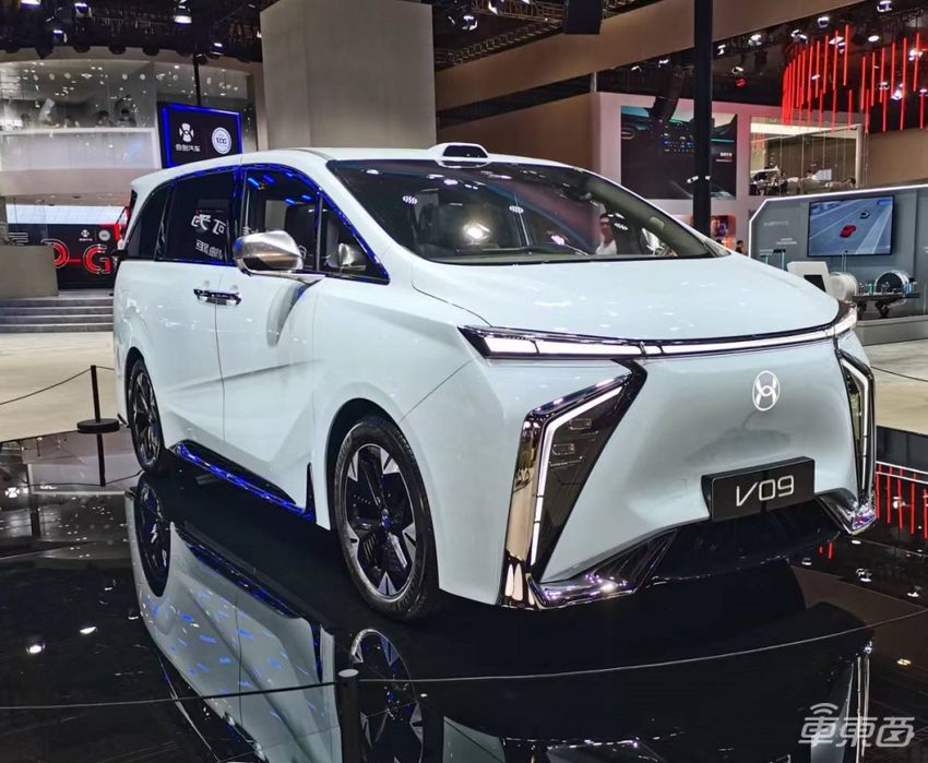 合创V09搭载巨湾800V超充亮相上海车展,10分钟补能400公里,年底上市