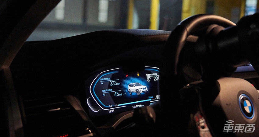 宝马首款纯电SUV、1300公里冬季自驾：这支公路电影专治焦虑