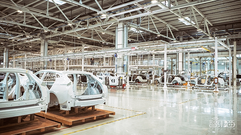 拜腾48寸大屏概念车公布量产细节！年内上市，对话总裁戴雷