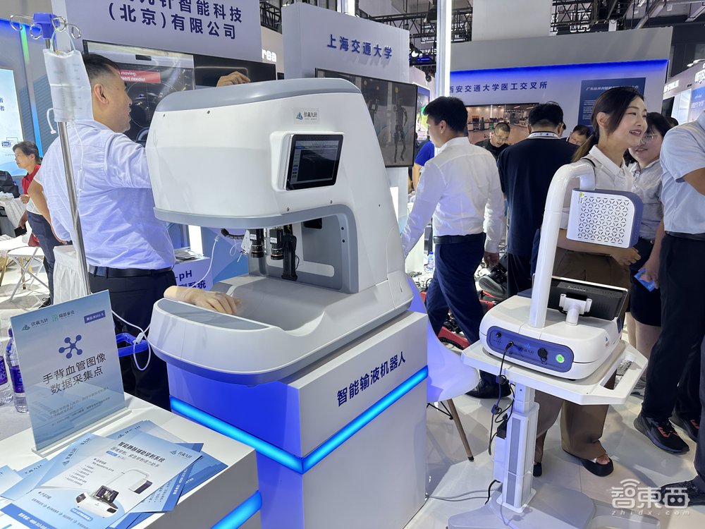 逛遍世界机器人大会:27款人形机器人爆场,机械臂大跳刀群舞,仿生人逼真到恐怖