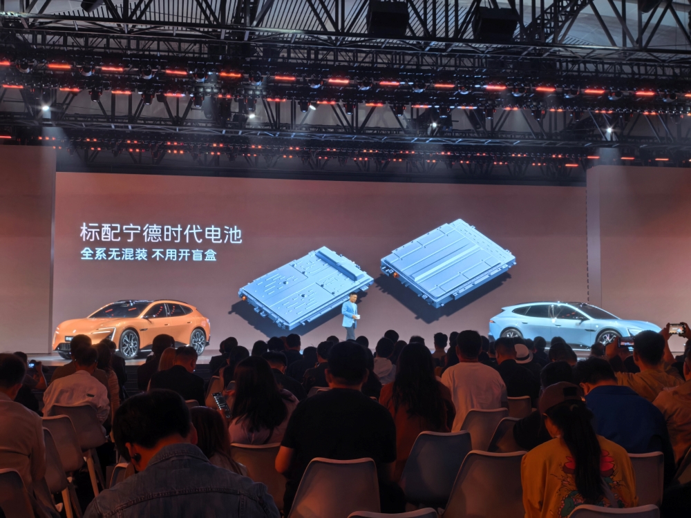 阿维塔双车齐发!搭载华为896线激光雷达,升级智能底盘