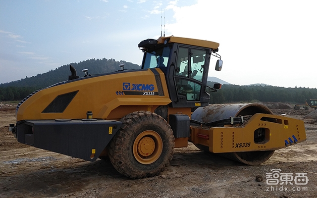 做个机械臂开车,这家公司让压路机实现了自动驾驶