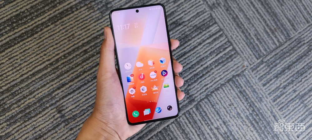 打磨了半年多,iQOO 8跟别人的骁龙888旗舰到底有什么不同?