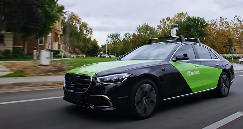 英伟达自动驾驶芯片有多强？CEO找了台奔驰演示L2，城市场景轻松搞定