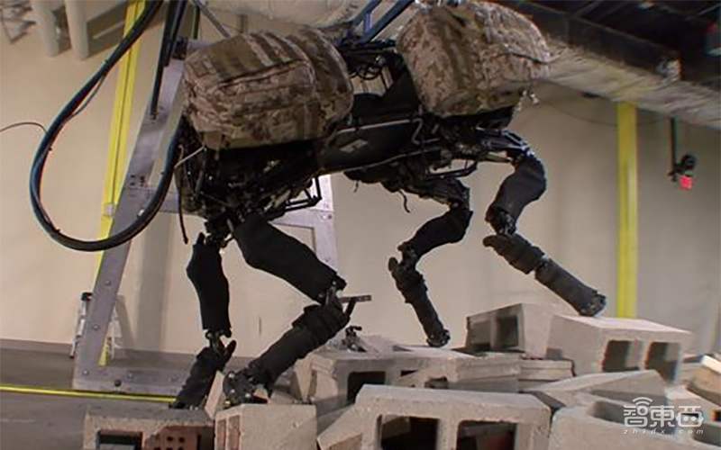 波士顿动力SpotMini量产版首秀!新皮肤、无死角摄像头,首批将造100台