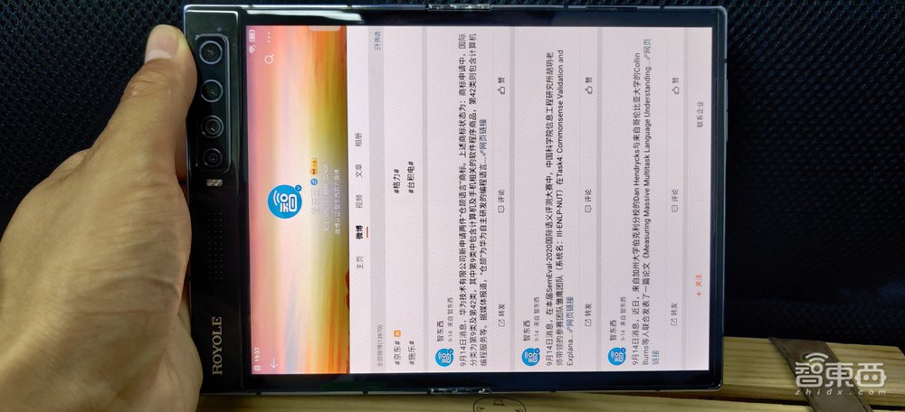 柔宇二代折叠屏手机全球首测:“无折痕”秒杀三星!弯折寿命超百万次