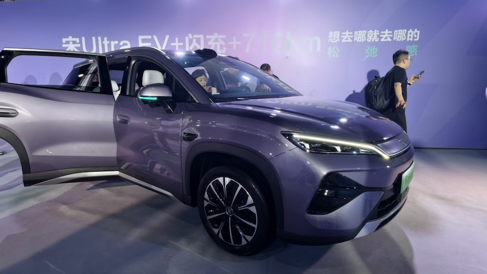 宋Ultra EV 15.19万起售!全系搭载刀片电池、云辇-C,还送一年闪充