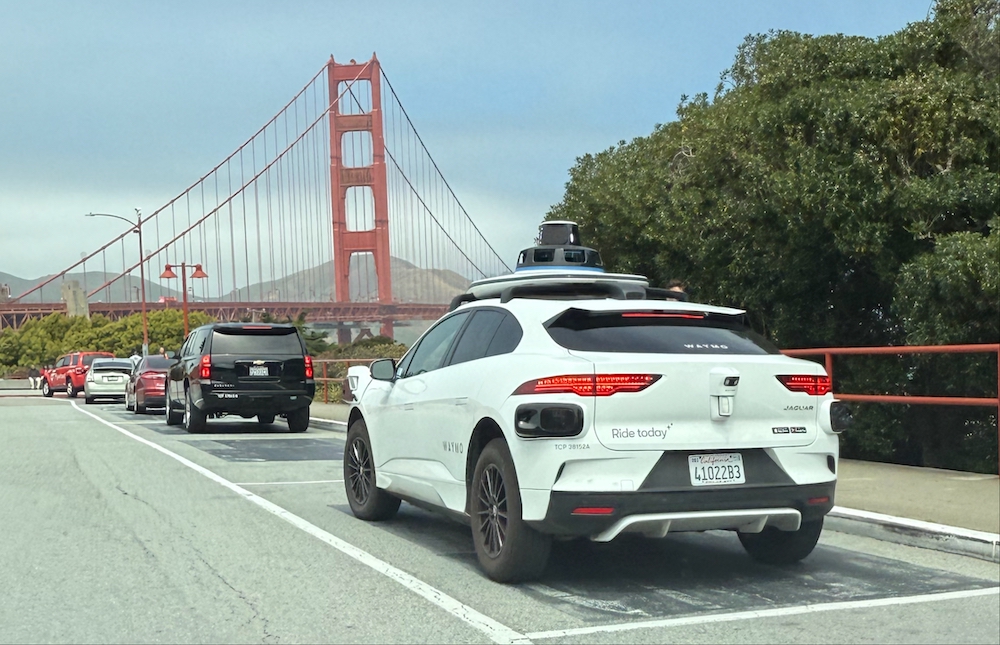 马斯克官宣：Robotaxi革新点将落地FSD，传私家车将接入，已成立专门团队