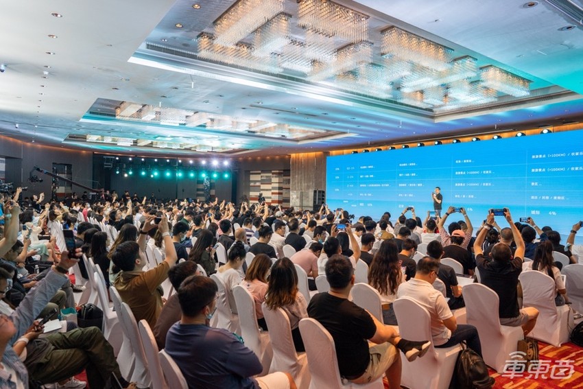 蔚来持续加码换电：2025年建成4000座换电站，90%用户家庭3公里内可换电