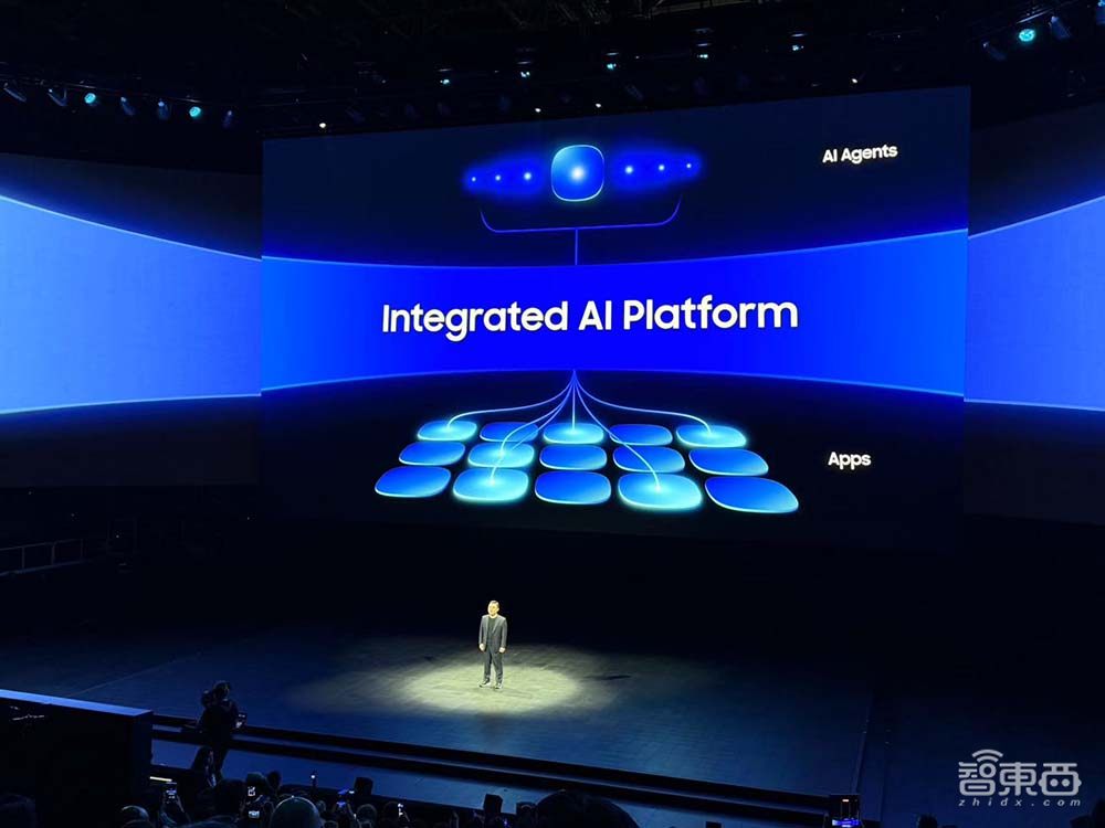 三星AI史诗进化!首发安卓XR对标苹果,剧透三折叠和AI眼镜,S25系列真机上手