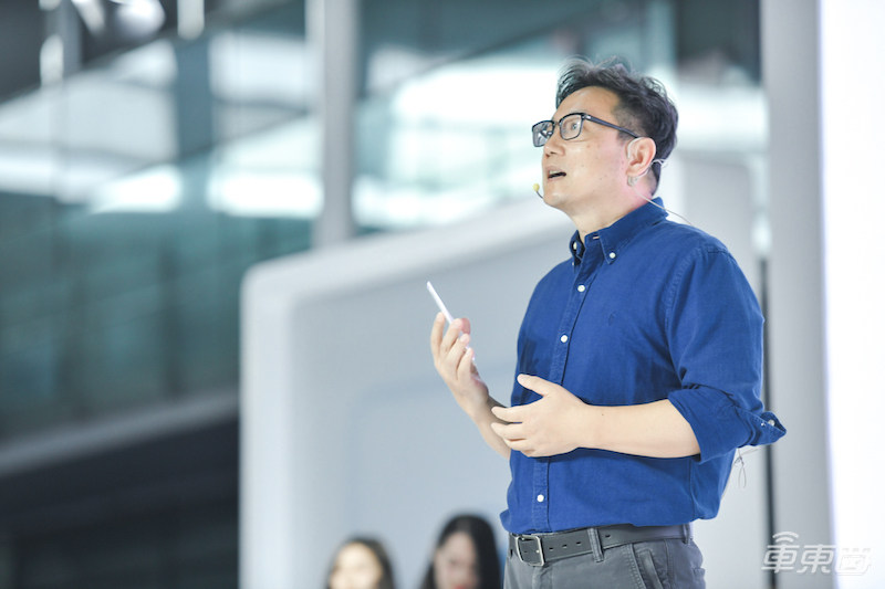 爱驰汽车数字伙伴App首发 车主可通过App生成个性化AI助手