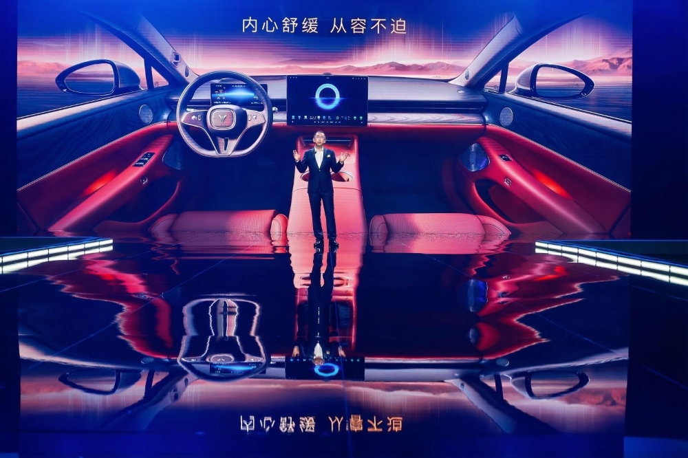 岚图双旗舰车型开启预订！均采用全域800V架构，上车华为ADS 4和鸿蒙座舱5