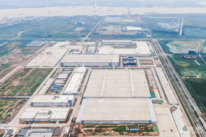 拜腾M-Byte动力和底盘抢先体验!量产顺利推进,内饰大屏就绪