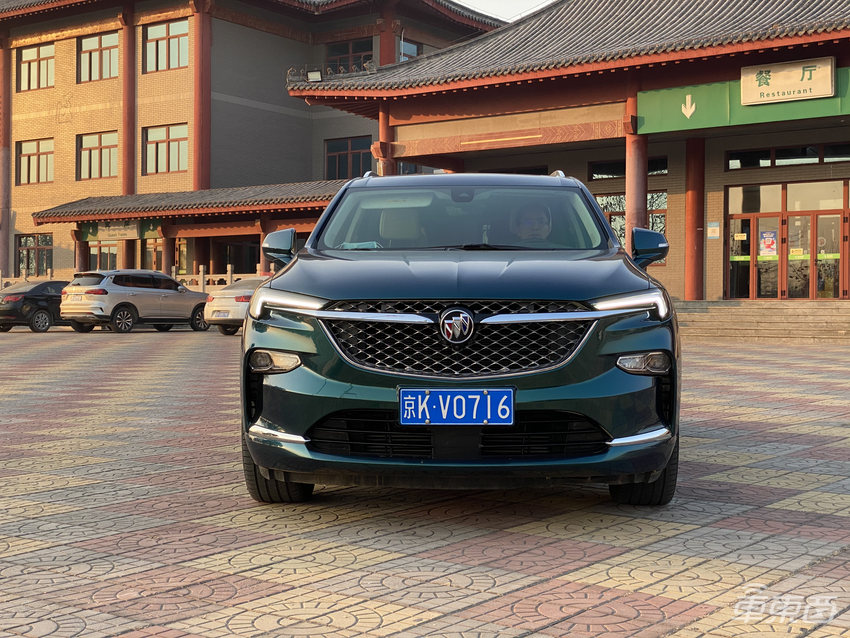 试驾别克旗舰SUV昂科旗 又大又好开,质感直追豪华车