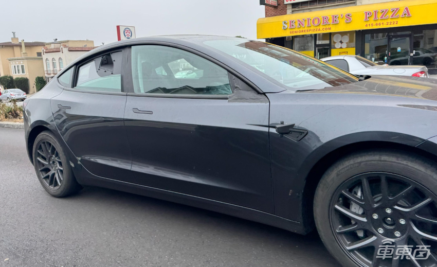 特斯拉Model 3测试车加州被拍!新增多个摄像头,或为Robotaxi测试
