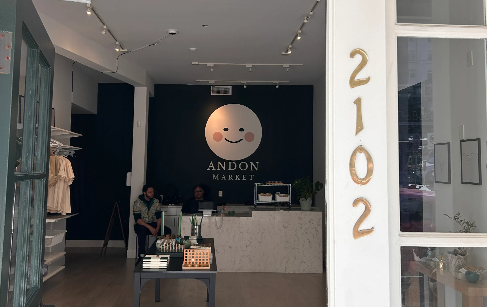 救命！我的老板是个AI，它正通过摄像头看我玩手机