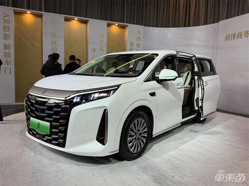 比亚迪夏24.98万起售!标配高阶智驾,续航破1000公里