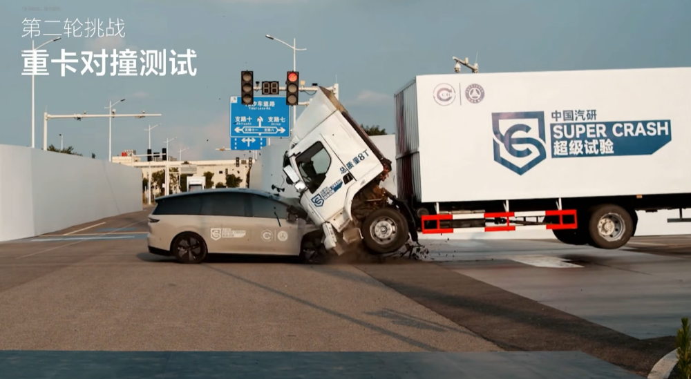 理想i8便宜2.8万开卖!首发VLA司机大模型,李想:第一眼看图觉得有点丑