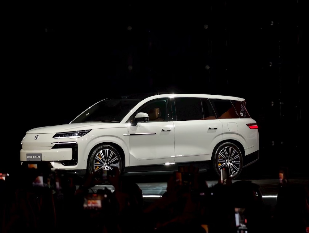 比亚迪一周连发两款豪华SUV!全新腾势N9 38.98万开卖,新帅李慧首秀