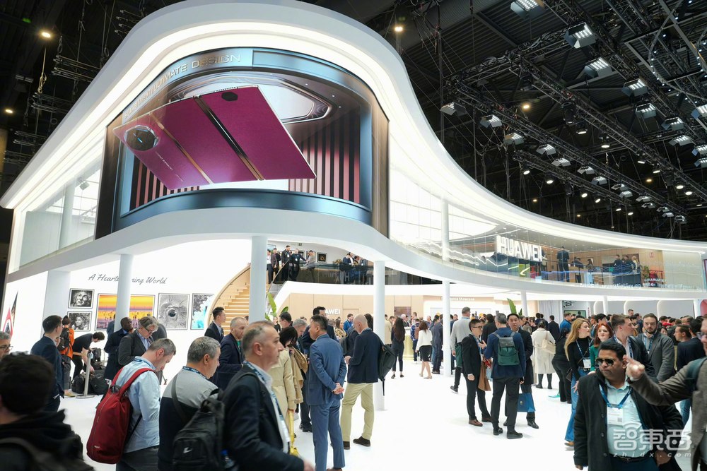 AI爆火MWC!AI OS席卷手机PC,国王点赞荣耀华为,中国企业霸场